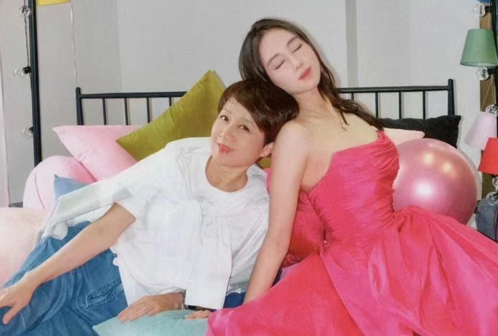 奚梦瑶携儿女为何超欣庆生,姑嫂合照好开心,5岁何广燊长高许多-奚梦瑶未婚先孕?四太回应称何猷君很神秘