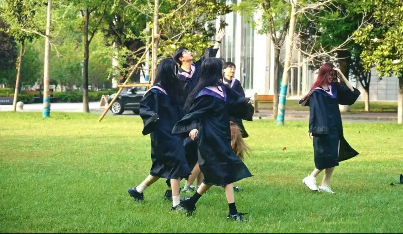 毕业季学生花式整活儿-毕业花束寄语短句送老师