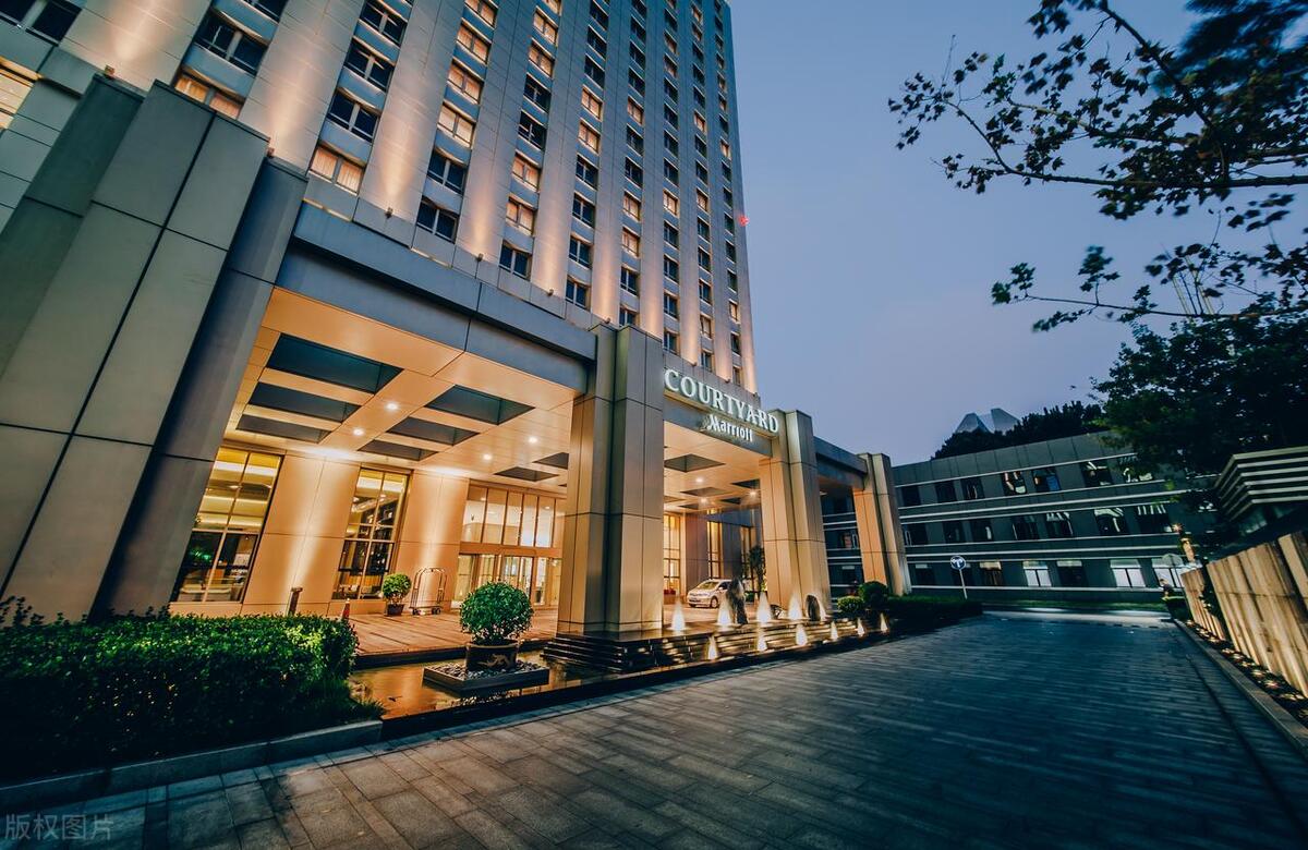 薅羊毛?酒店标错价40元一晚被订上千单,消费者:已遭强制取消-酒店定错了商家不肯退怎么办