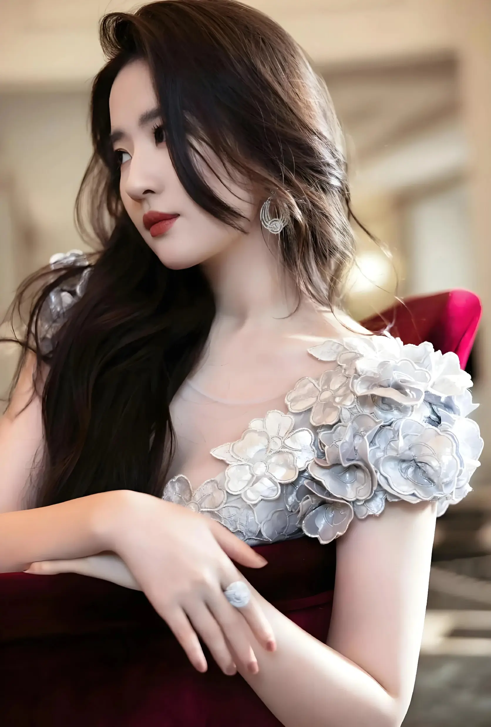 查一下吧!刘亦菲生产这段不像是演的,她是不是真的生了个孩子?-刘亦菲怀孕生孩子