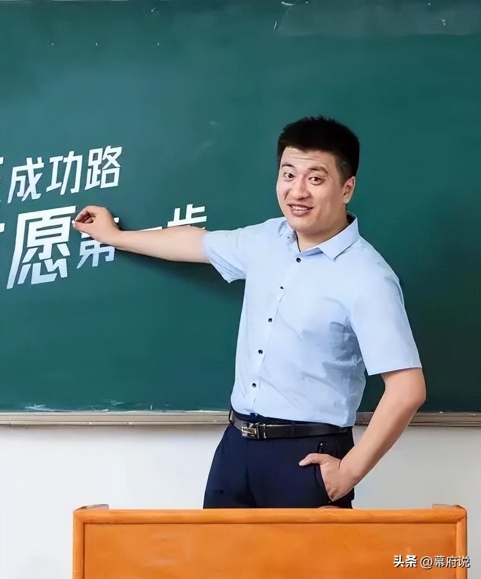 摊上事了!张雪峰3分钟赚2亿,人民日报都发声了,可能要整顿-张雪峰1500