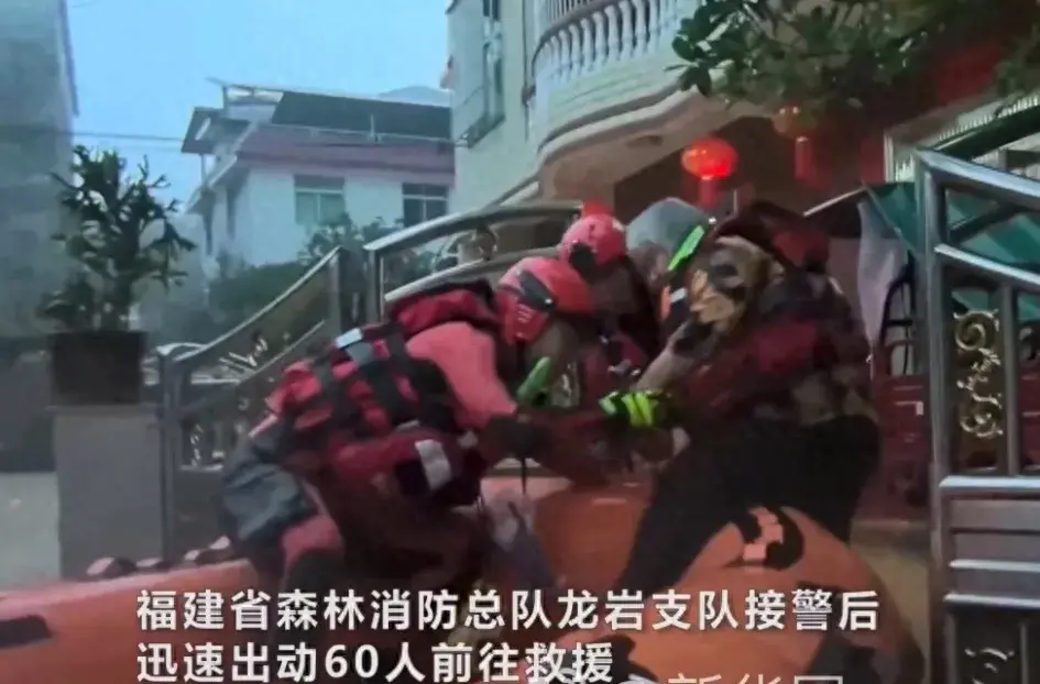 #乡亲们 别怕 我们来了!致敬在暴风雨中所有守护的力量#-#乡亲们 别怕 我们来了!致敬在线阅读