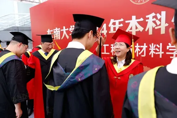东南大学毕业典礼惊喜不断,健康礼物别出心裁!-东南大学毕业演讲视频