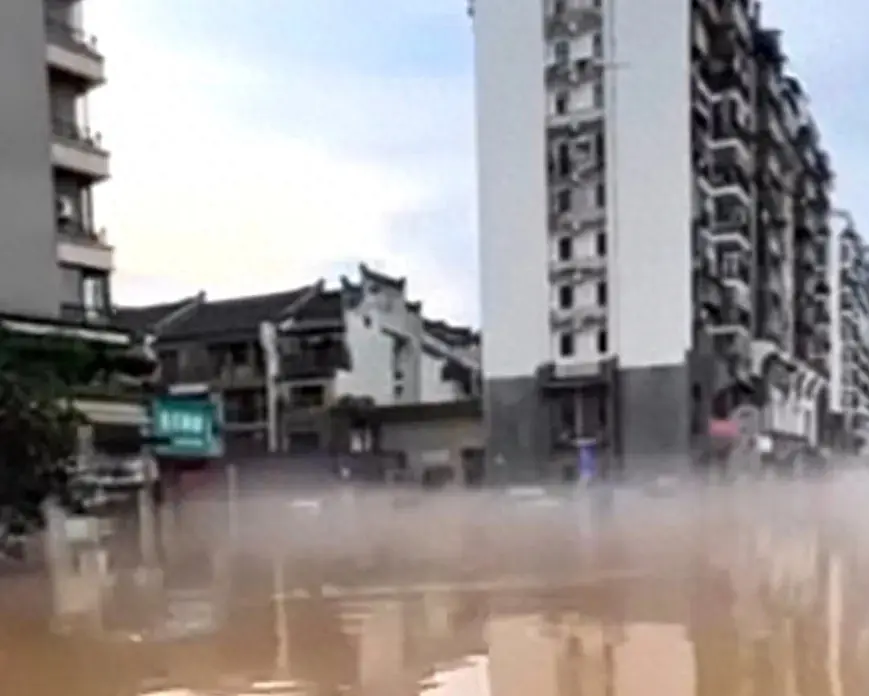 桂林男子驾橡皮艇救朋友顺手救援20多人-应急救援橡皮艇