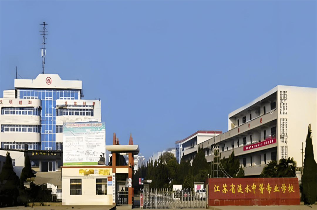 反转来了,数学金牌教练实名质疑姜萍造假,人大教授下场回应-数学特级教师江萍