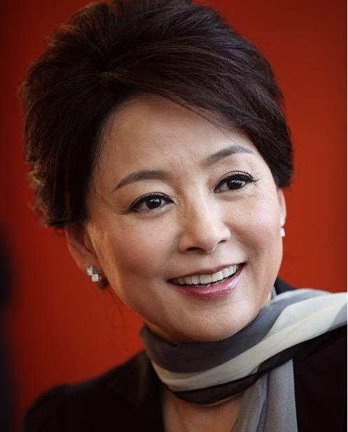 《庐山恋》女一号张瑜:曾为事业放弃婚姻,今62岁无儿无女-庐山恋主角男女主角张瑜连衣裙