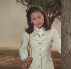 《庐山恋》女一号张瑜:曾为事业放弃婚姻,今62岁无儿无女-庐山恋主角男女主角张瑜连衣裙