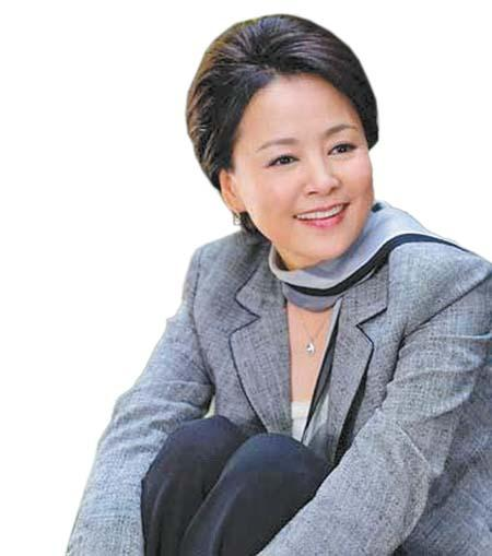 《庐山恋》女一号张瑜:曾为事业放弃婚姻,今62岁无儿无女-庐山恋主角男女主角张瑜连衣裙
