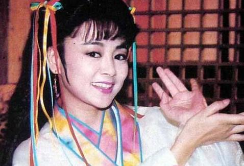《庐山恋》女一号张瑜:曾为事业放弃婚姻,今62岁无儿无女-庐山恋主角男女主角张瑜连衣裙