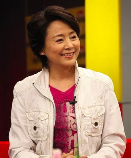 《庐山恋》女一号张瑜:曾为事业放弃婚姻,今62岁无儿无女-庐山恋主角男女主角张瑜连衣裙