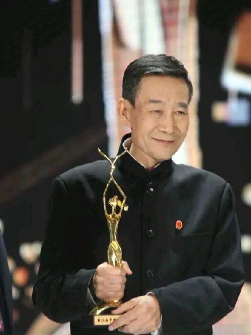 李雪健究竟做了什么对不起“白玉兰”的事,竟然连提名都不给-李雪健白玉兰奖视频