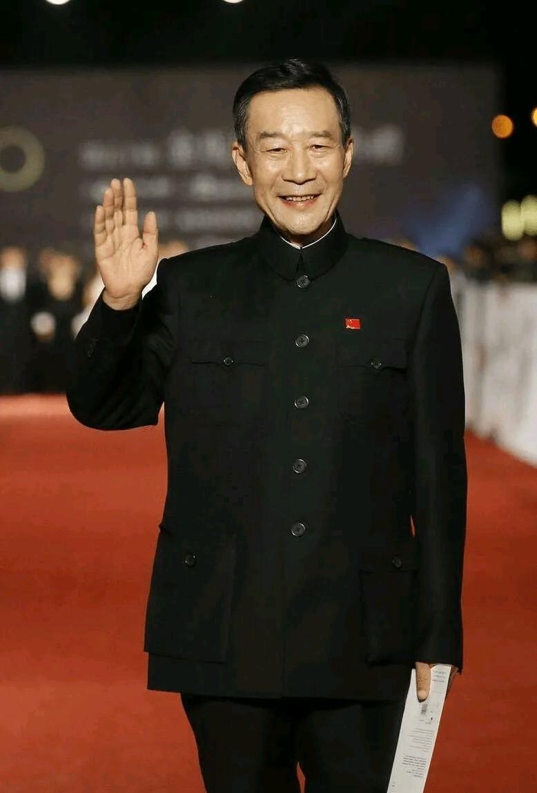 李雪健究竟做了什么对不起“白玉兰”的事,竟然连提名都不给-李雪健白玉兰奖视频