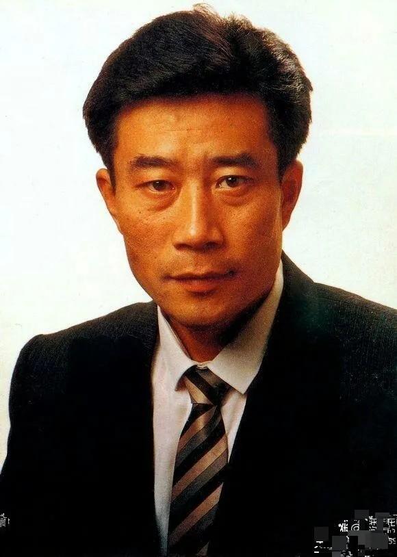 李雪健究竟做了什么对不起“白玉兰”的事,竟然连提名都不给-李雪健白玉兰奖视频