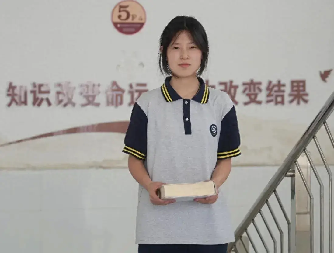 官方回应姜萍事件疑点,月考83数学白卷属实,和老师关系被调查-姜平教受