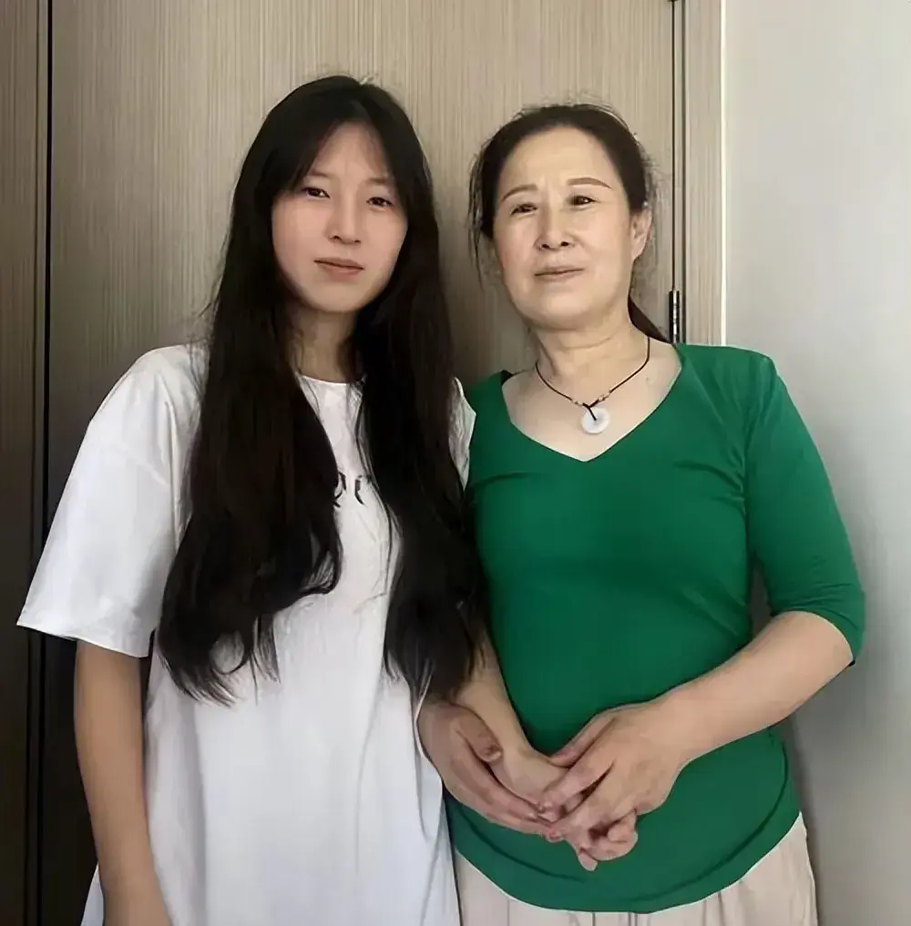 官方回应姜萍事件疑点,月考83数学白卷属实,和老师关系被调查-姜平教受