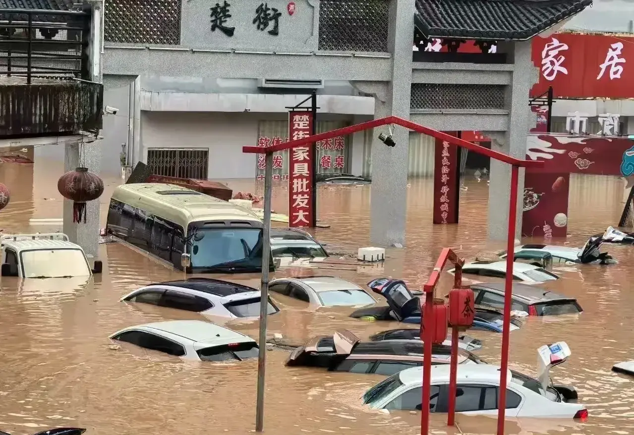 湖南平江大暴雨,致使县城被淹,为何水排不出去?-湖南平江命案