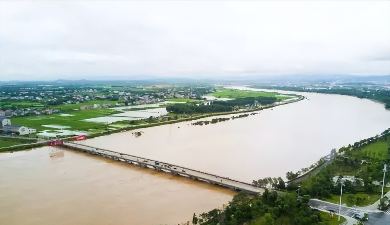 湖南平江大暴雨,致使县城被淹,为何水排不出去?-湖南平江命案