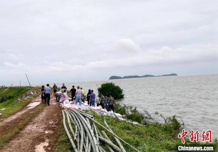 鄱阳湖水位超警戒线 江西都昌万名党员干部巡堤查险-鄱阳湖上都昌县是谁写的诗