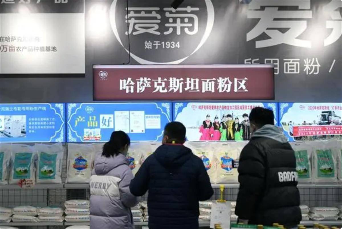 新能源车、小米手机、瓷器……哈萨克斯坦人的“购物车”装满了中国产品-哈萨克斯坦手机市场