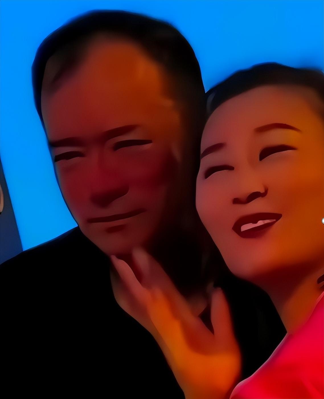 只因在人群中多看了“你”一眼,网红夹包哥被刺身亡,内情曝光-夹子包边