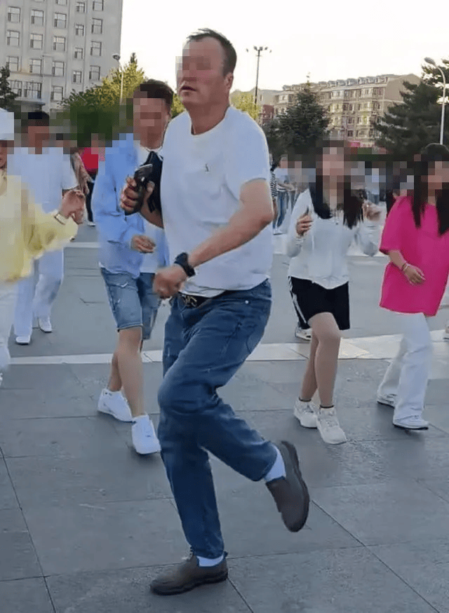 网红“夹包哥”遇害身亡,警方通报-什么是夹包司机