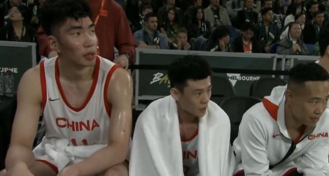 下半场崩盘,中国男篮20分惨败!不敌澳大利亚队,王岚嵚20分-20201中国男篮