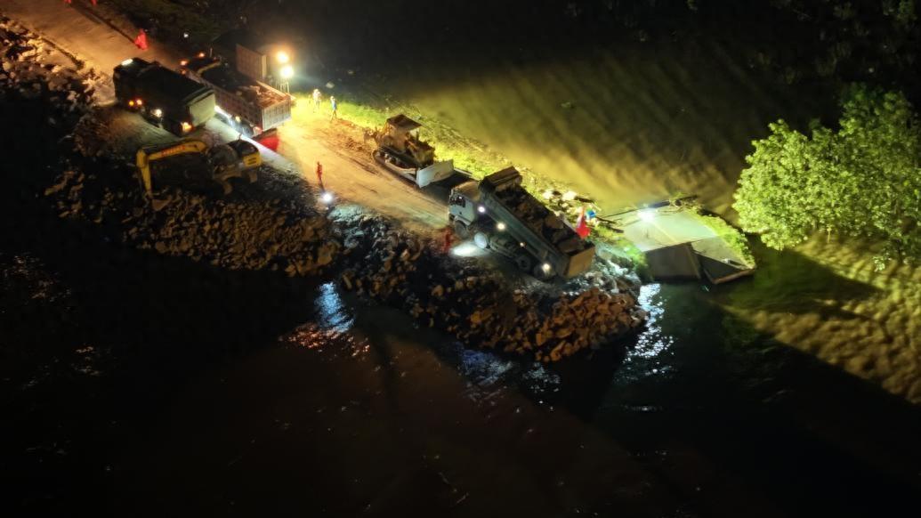 这就是中国力量,洞庭湖决口封堵作业最新进展-洞庭湖生态修复项目最新消息