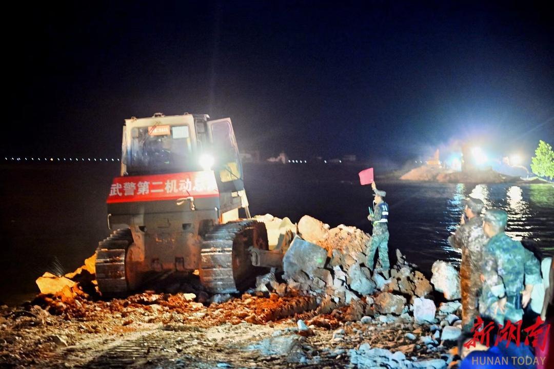 这就是中国力量,洞庭湖决口封堵作业最新进展-洞庭湖生态修复项目最新消息