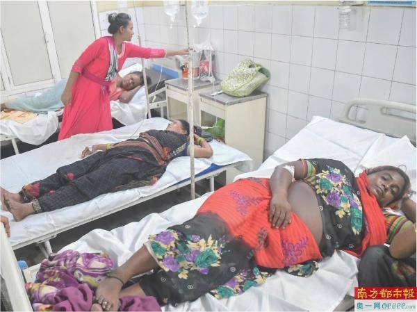 印度踩踏事故已致121人遇难-印度踩小孩