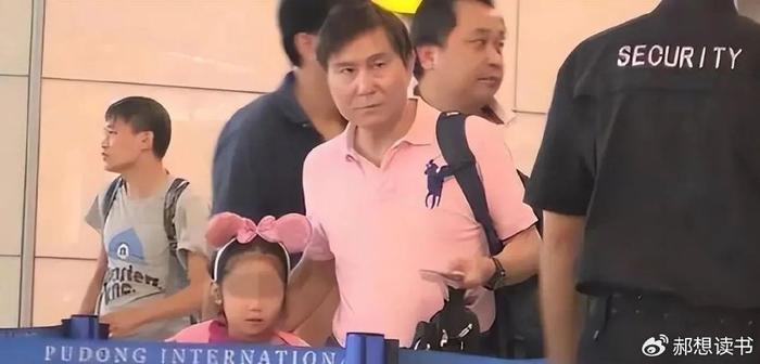 韩雪结婚了?被拍到和丈夫万山外出聚餐,两人还有一个可爱的女儿-韩雪,结婚了吗?