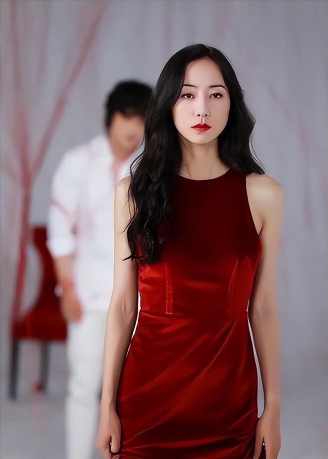 韩雪和大18岁老公万山照片终于曝光,两人门当户对,隐婚已有一女-万山