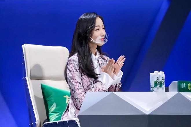 韩雪和大18岁老公万山照片终于曝光,两人门当户对,隐婚已有一女-万山