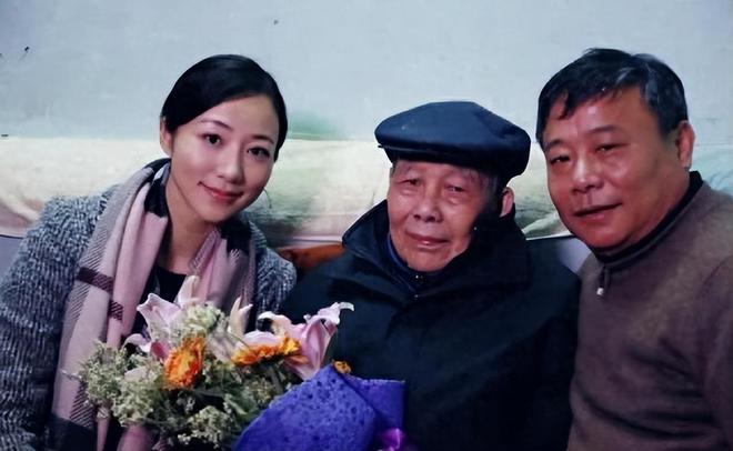 韩雪和大18岁老公万山照片终于曝光,两人门当户对,隐婚已有一女-万山