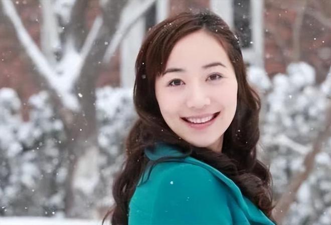 韩雪和大18岁老公万山照片终于曝光,两人门当户对,隐婚已有一女-万山