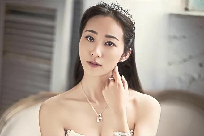 韩雪和大18岁老公万山照片终于曝光,两人门当户对,隐婚已有一女-万山