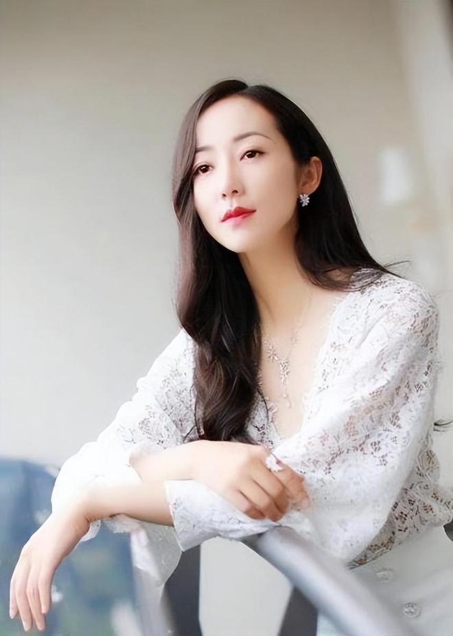 韩雪和大18岁老公万山照片终于曝光,两人门当户对,隐婚已有一女-万山