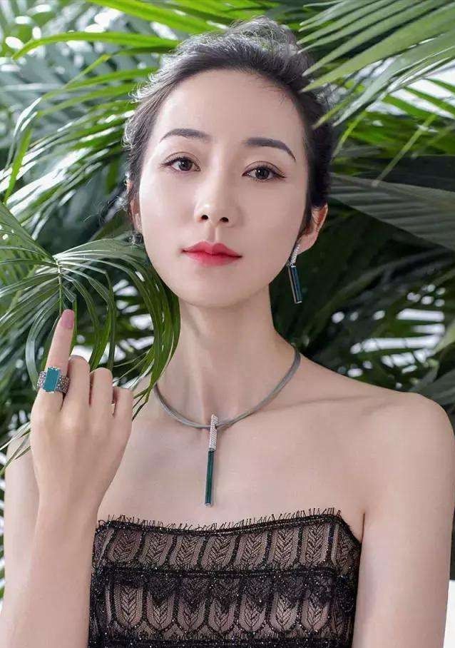 韩雪和大18岁老公万山照片终于曝光,两人门当户对,隐婚已有一女-万山