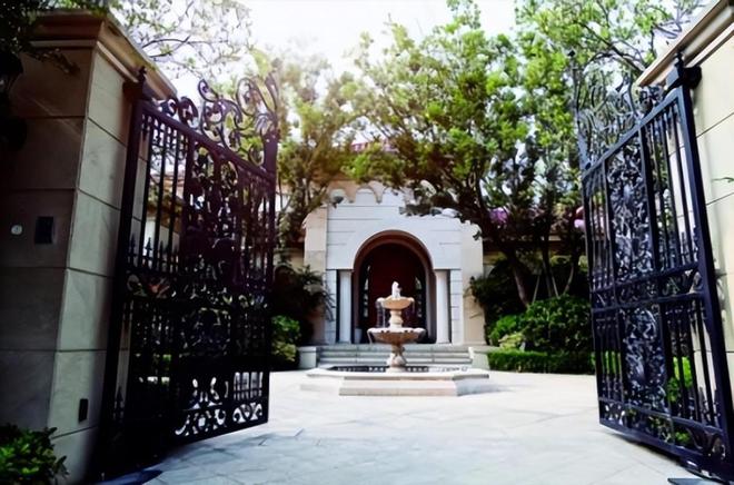 韩雪和大18岁老公万山照片终于曝光,两人门当户对,隐婚已有一女-万山