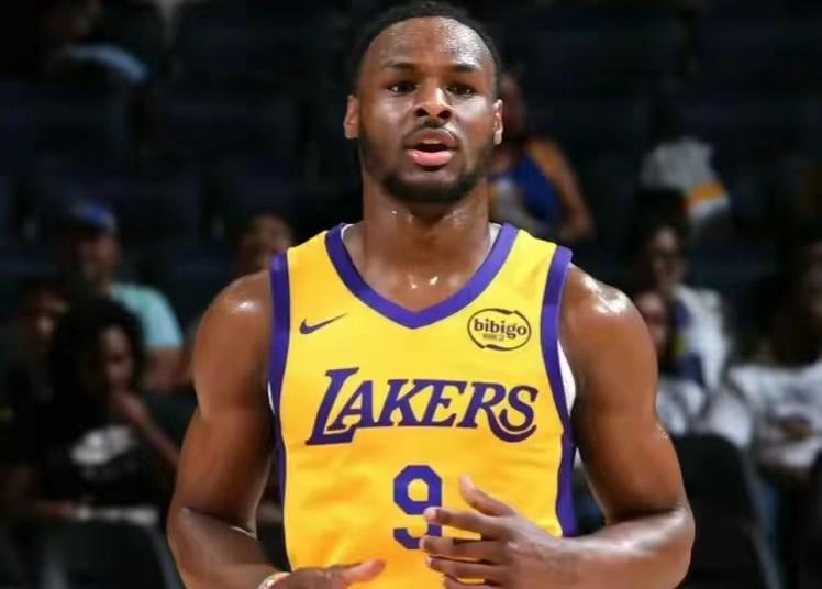 5笔签约官宣!交易市场4位球星领衔,布朗尼KD受伤,球探谈杨瀚森-布朗尼nba首秀时间