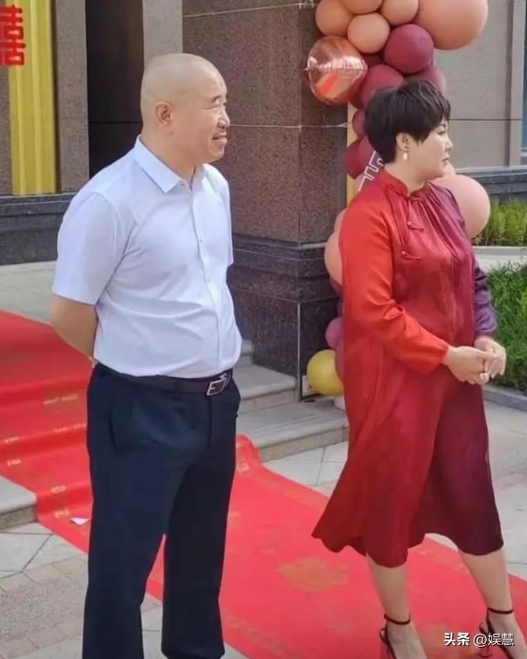“刘能”又要当爷爷了,儿媳妇结婚才两个月,晒孕期写真肚大如箩-刘能媳妇叫什么名字