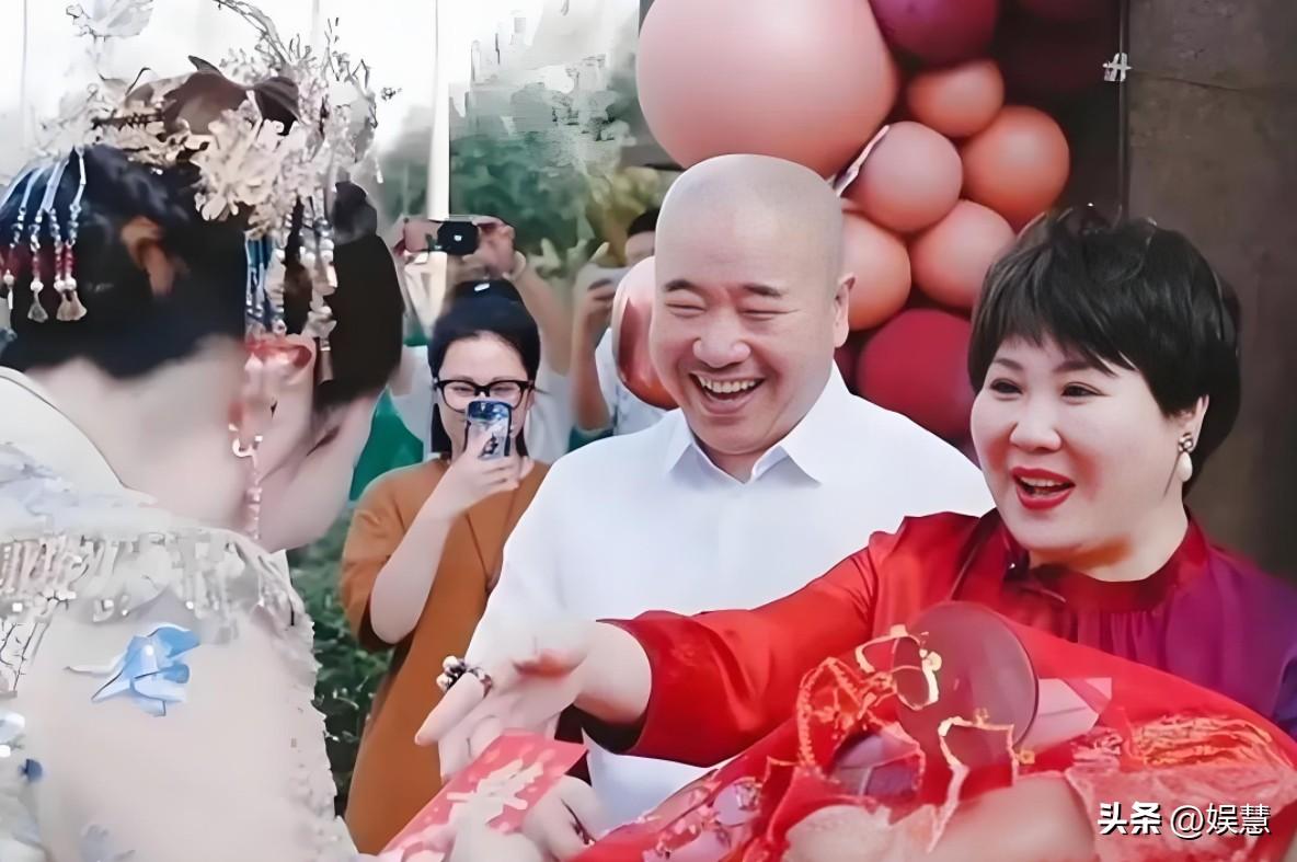 “刘能”又要当爷爷了,儿媳妇结婚才两个月,晒孕期写真肚大如箩-刘能媳妇叫什么名字