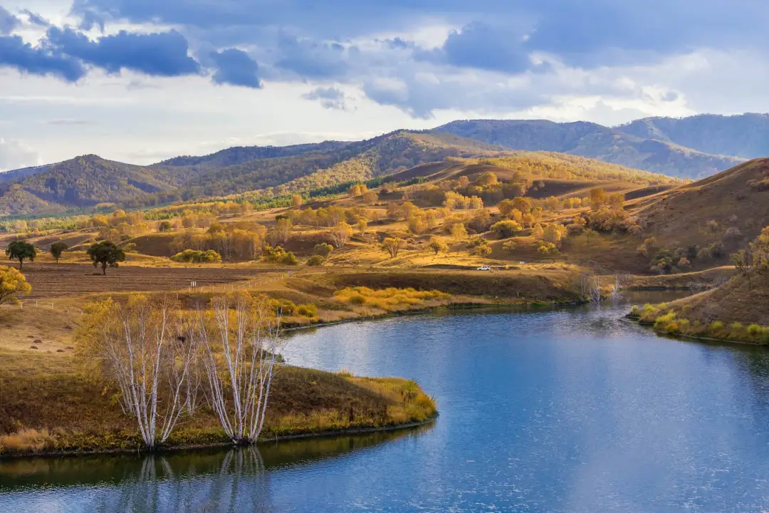被国家地理评为“秋日必去”,10月的内蒙古,到底有多美?-内蒙10月份天气冷吗?