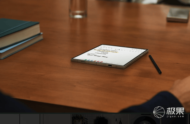 1099元起!三星重磅新品登场,折叠手机用上谷歌AI,搭配智能戒指太酷炫……-三星2022款折叠手机多少钱