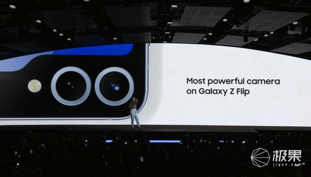 1099元起!三星重磅新品登场,折叠手机用上谷歌AI,搭配智能戒指太酷炫……-三星2022款折叠手机多少钱