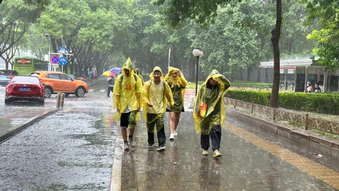 刚刚,北京发布暴雨蓝色预警!目前雷电大风暴雨地质灾害4预警齐发!这几个区尤其要注意——-北京天气雷暴