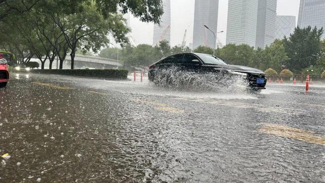 刚刚,北京发布暴雨蓝色预警!目前雷电大风暴雨地质灾害4预警齐发!这几个区尤其要注意——-北京天气雷暴