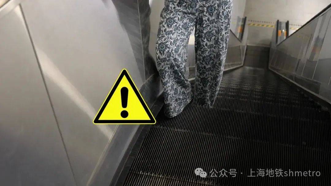 男童坐扶梯被夹脚,扶梯当场变形!上海地铁深夜通报-地铁电扶梯乘客摔伤