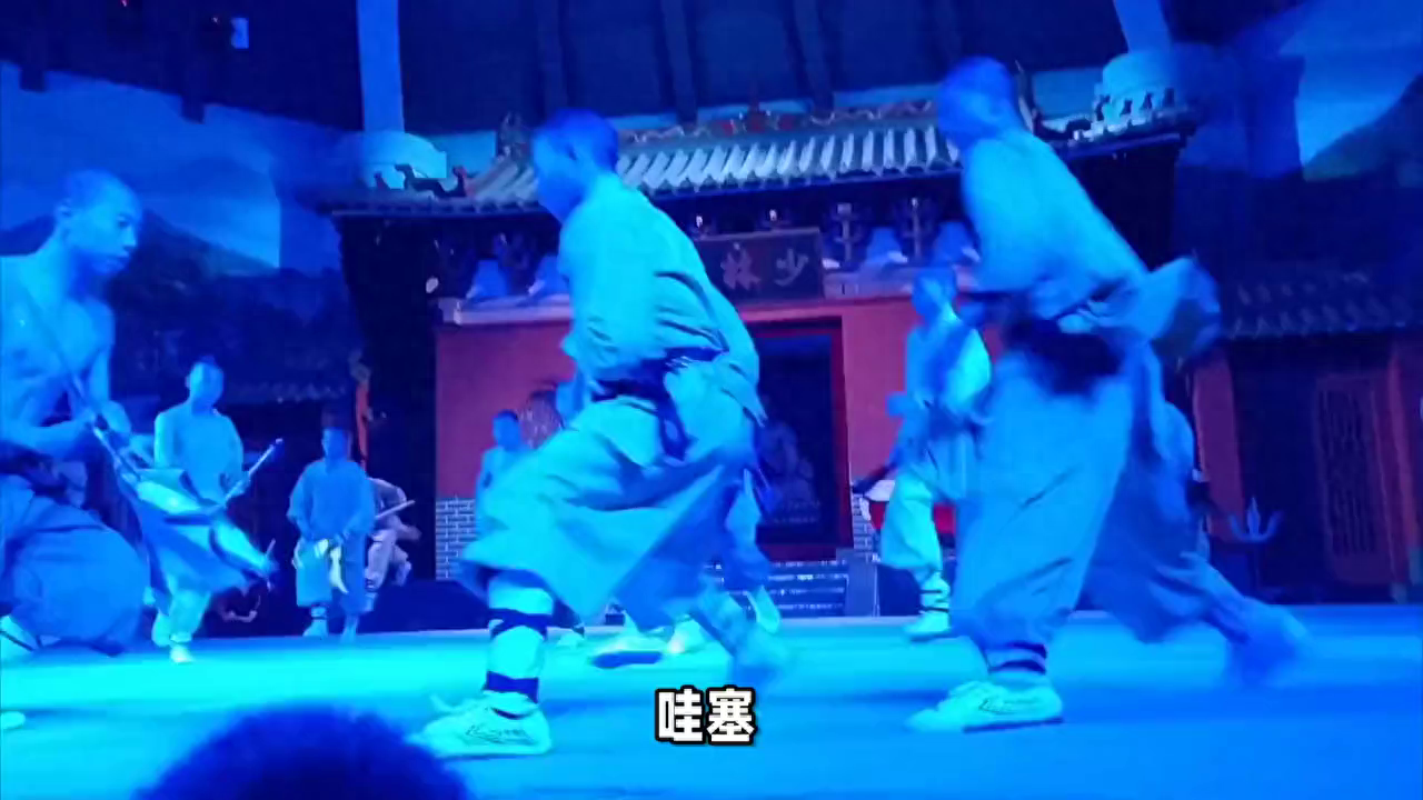 少林寺最帅师徒亮相考功总决赛,这颜值简直要逆天啦! 哇塞-少林寺师傅带徒弟们吃狗肉