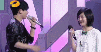 张杰演唱会尺度太大?谢娜怒气更博,网友力挺:别忘了老婆的付出-张杰为谢娜发声