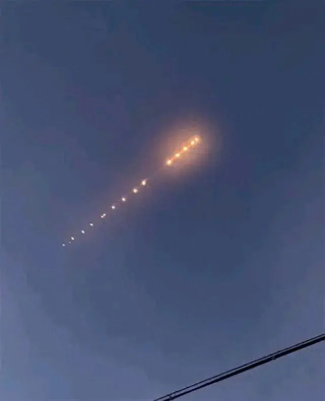 广东多地惊现不明飞行物,竟有人当流星许愿!-广东多人目击不明飞行物
